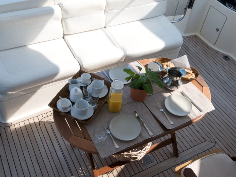 Pronájem lodi Azimut Azimut 58 Refit 2025 v Alimos na Samboatu