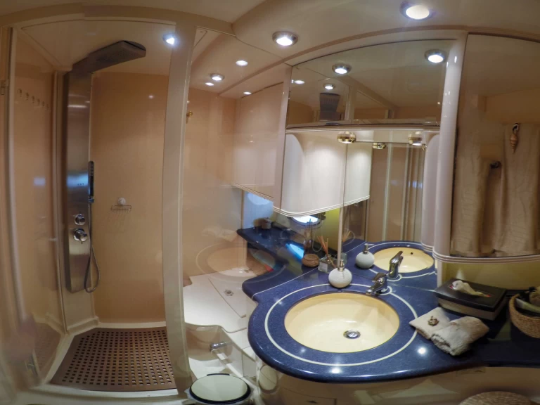 Pronájem Motorová loď Azimut s licencí