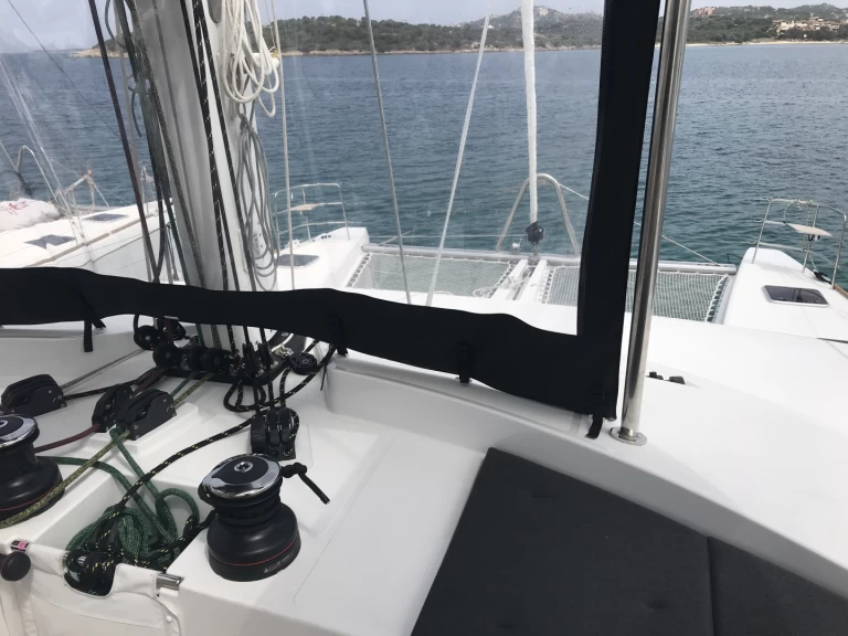 Pronajmout Katamarán se skipperem či ne Lagoon v Cugnana Verde