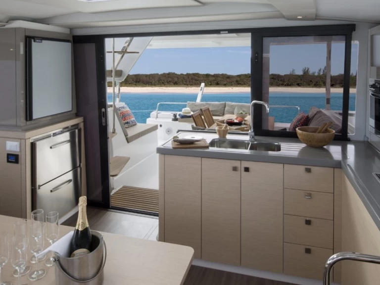 Pronájem Katamarán v Praslin Island -Fountaine Pajot Lucia 40