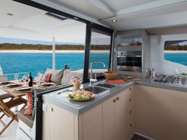 Pronajmout si Fountaine Pajot Lucia 40 v Le Marin
