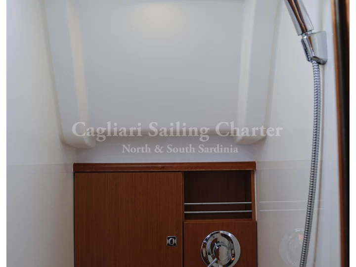 Bavaria Cruiser 51 jednotlivci a charterové společnosti v Cagliari