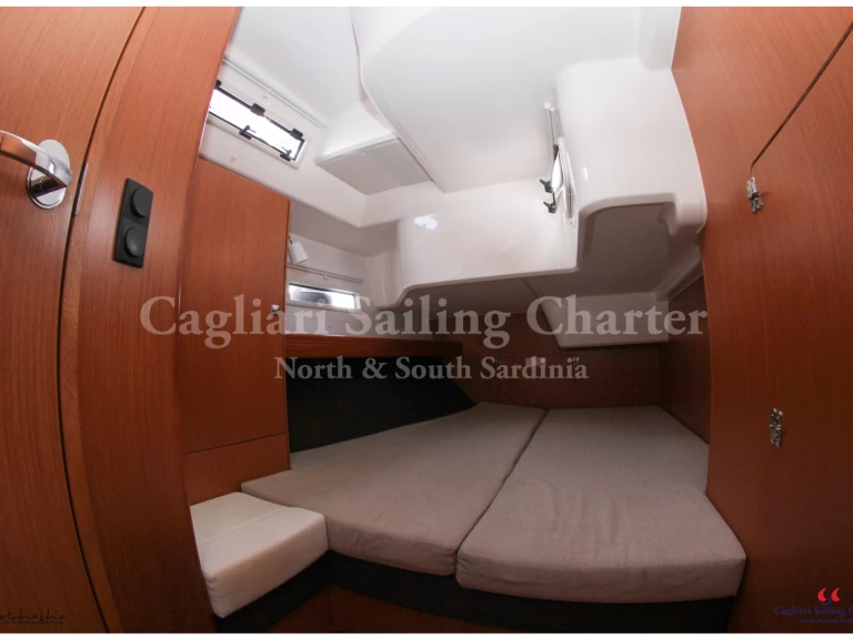 Pronajmout si Bavaria Cruiser 51 v Cagliari