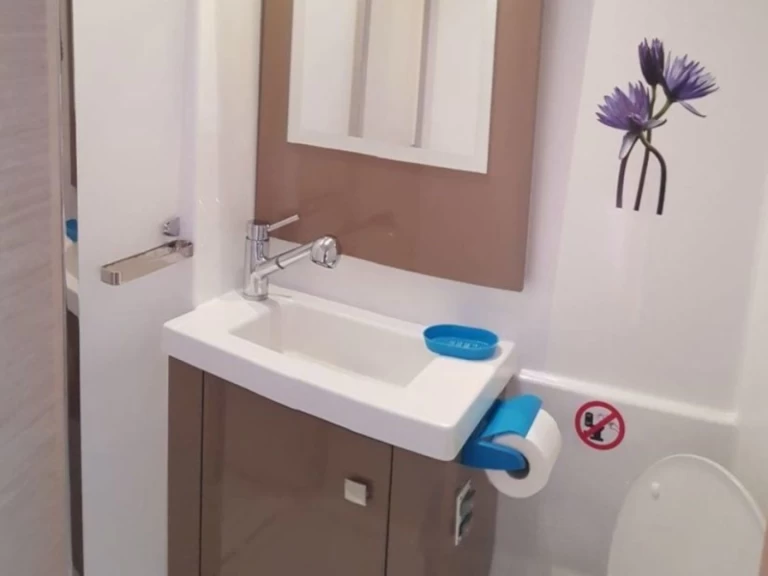 Pronájem lodi Lavrio lákavé ceny Astrea 42