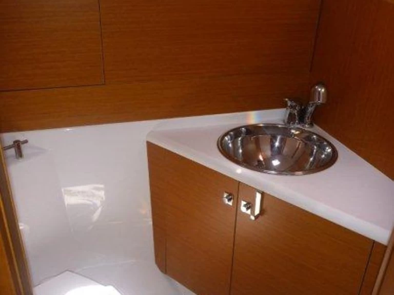 Pronájem Plachetnice Jeanneau s licencí