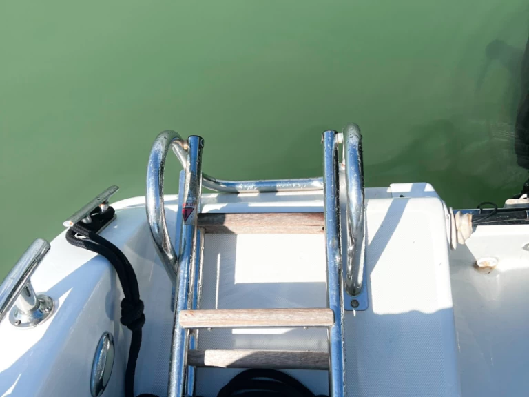 Pronajmout Motorová loď se skipperem či ne Yacht & Co. v Venice