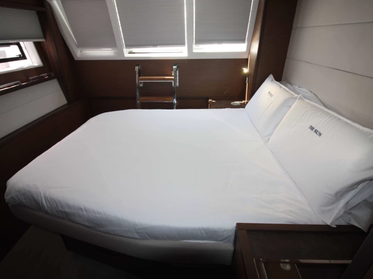 Pronájem lodi Bas du Fort lákavé ceny Lagoon 620