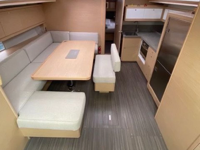 Pronajmout si Dufour Dufour 470 v Marseille