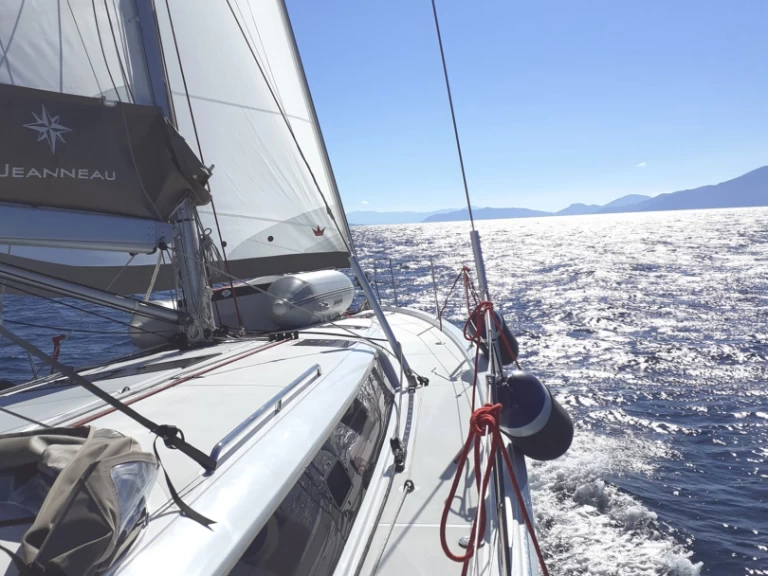 Pronájem lodi Lefkáda lákavé ceny Sun Odyssey 490