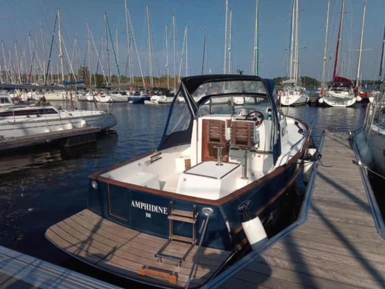 Pronajmout Motorová loď se skipperem či ne Rhea-Marine v La Forêt-Fouesnant