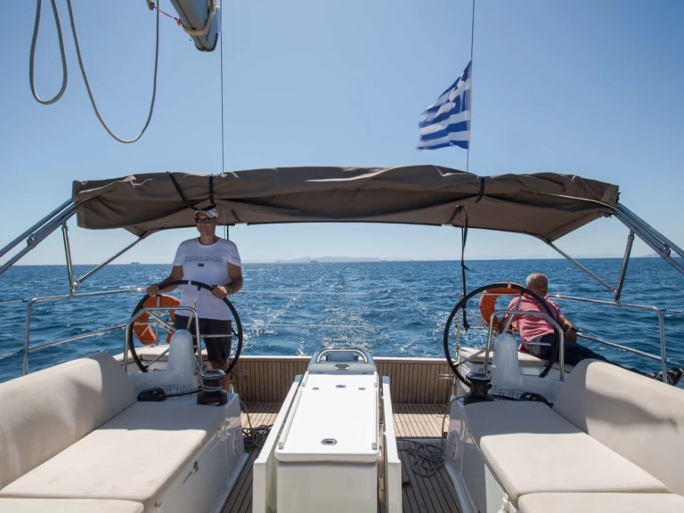 Pronajmout si Jeanneau Sun Odyssey 440 v Alimos