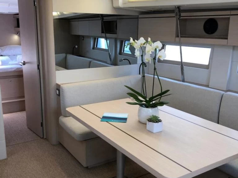 Pronajmout Plachetnice se skipperem či ne Bénéteau v Alimos