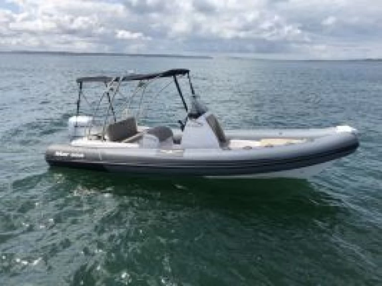 Pronájem Polotuhá loď Lagoon s licencí