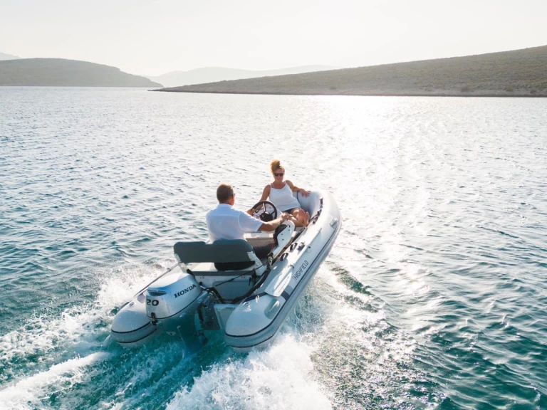 Pronájem Katamarán Lagoon s licencí