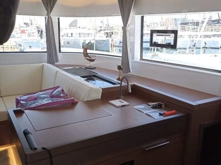 Pronájem lodi Lagoon Lagoon 50 v Alimos na Samboatu