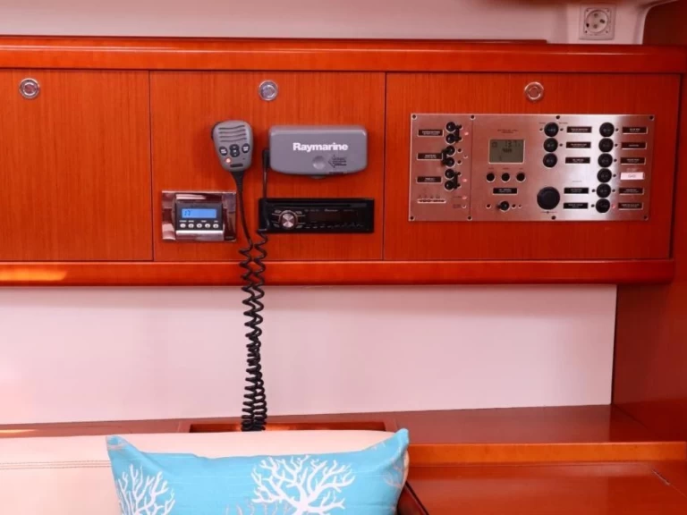 Pronajmout Plachetnice se skipperem či ne Bénéteau v Alimos