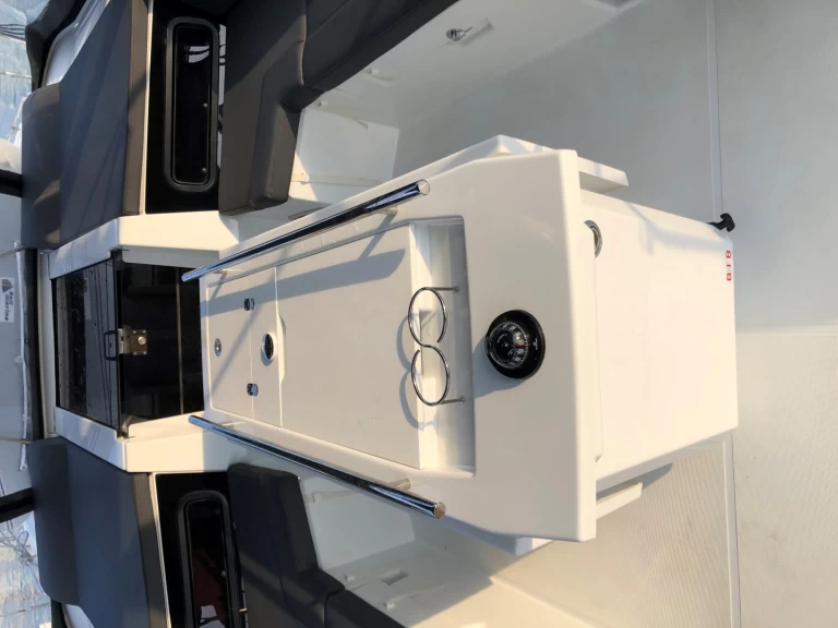 Plachetnice k pronájmu v Alimos za nejlepší cenu