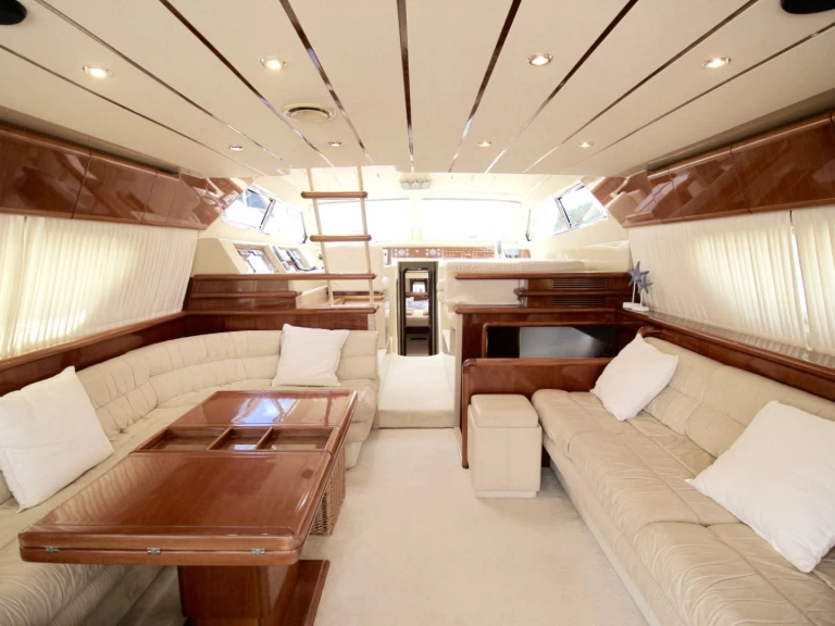 Pronajmout Jachta se skipperem či ne Ferretti v Palma de Mallorca