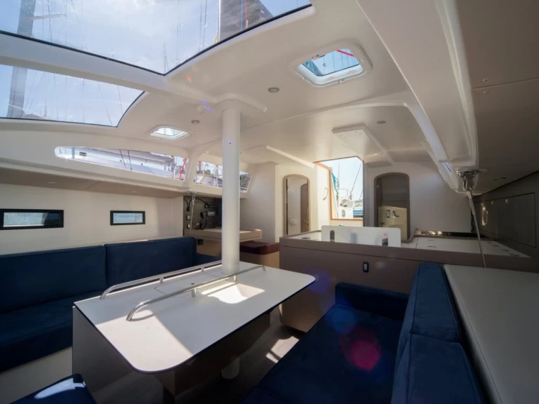 RM RM 1260 jednotlivci a charterové společnosti v Antibes