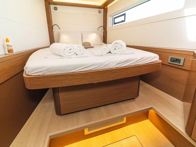 Lagoon Lagoon 46 jednotlivci a charterové společnosti v Lavrio