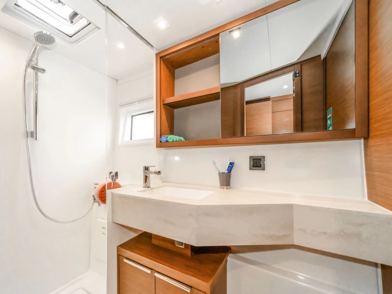 Pronájem Katamarán Lagoon s licencí