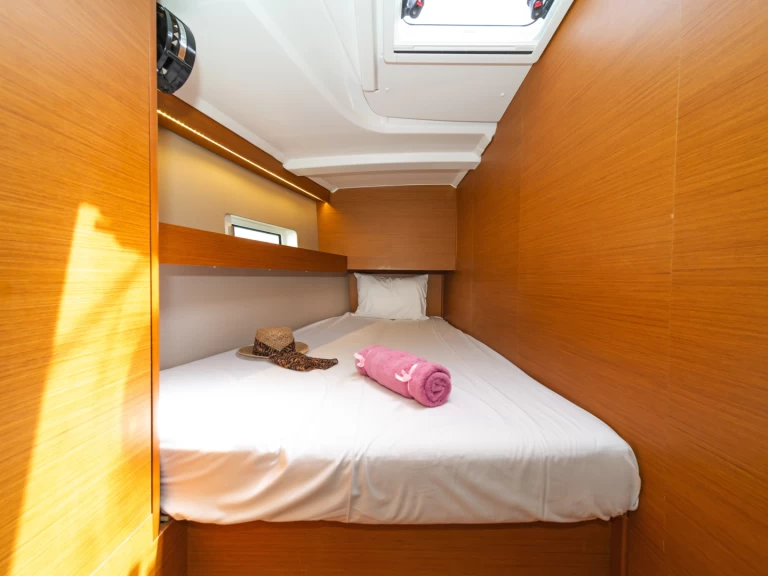 Pronajmout si Jeanneau Sun Odyssey 490 v Kos