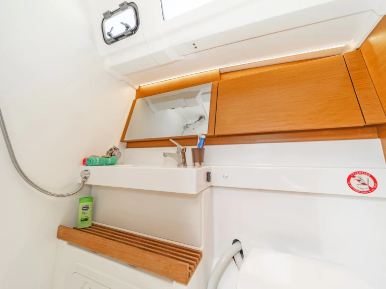 Pronajmout si Jeanneau Sun Odyssey 490 v Skiathos