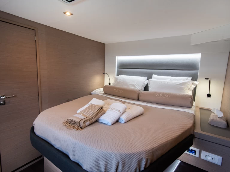 Pronájem Katamarán Fountaine Pajot s licencí