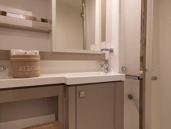 Katamarán k pronájmu v Adámas za nejlepší cenu