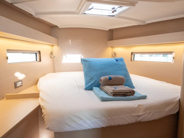 Pronajmout si Bénéteau Oceanis 40.1 v Göcek 