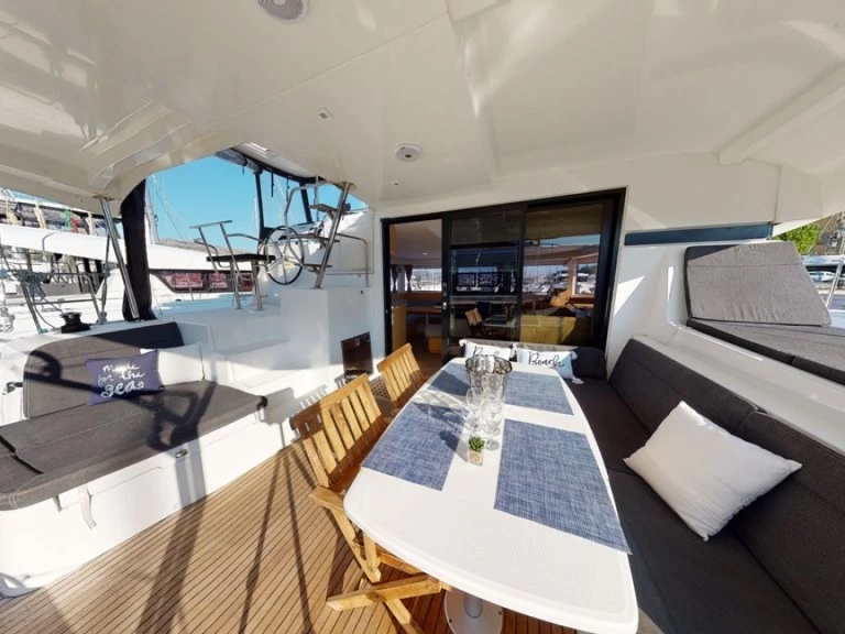 Pronajmout Katamarán se skipperem či ne Lagoon v Trogir