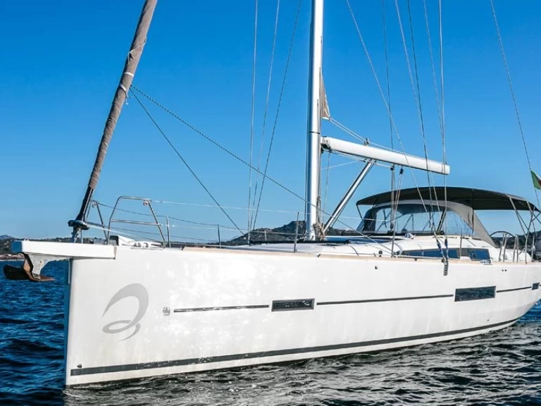 Pronajmout si Dufour Dufour 512 Grand Large v Olbia
