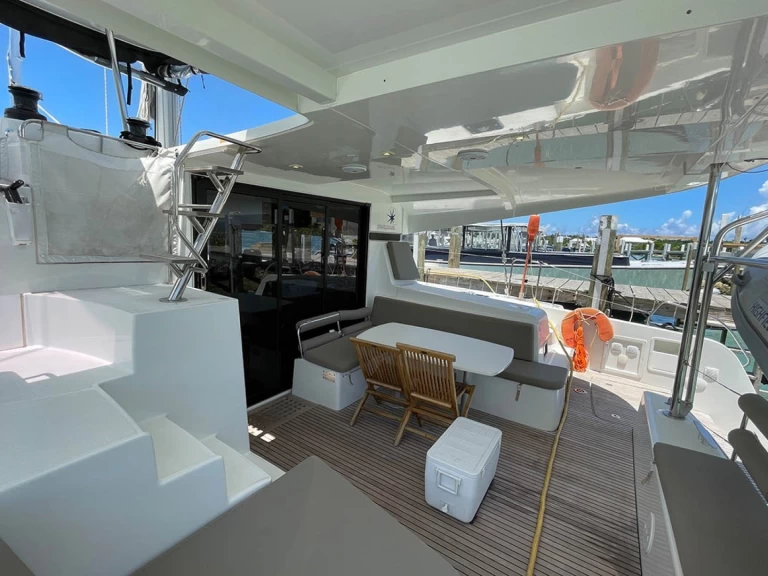 Katamarán k pronájmu v Elliniko  za nejlepší cenu