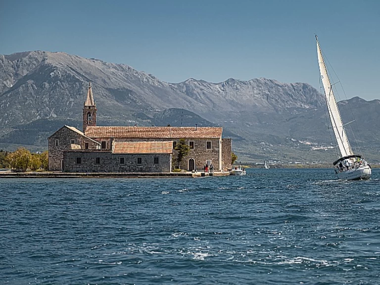 Bavaria Cruiser 46 jednotlivci a charterové společnosti v Kotor