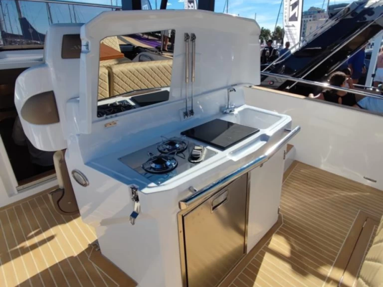 Pronajmout si Salpa AVANGARDE 1.1 v Porticcio