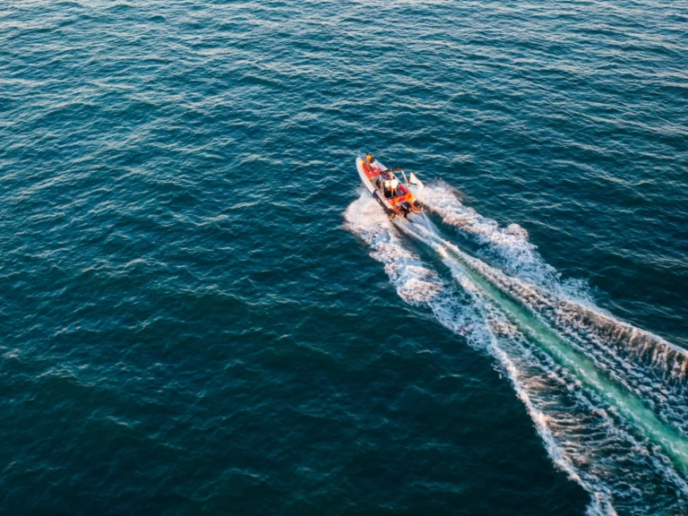 Pronajmout Polotuhá loď se skipperem či ne Prua al vento v L'Herbaudière