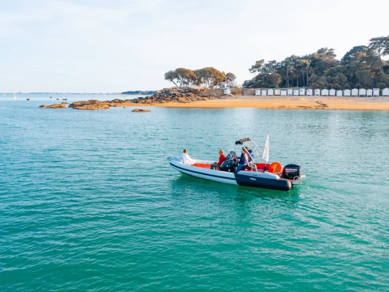 Prua al vento Thor 700 jednotlivci a charterové společnosti v L'Herbaudière