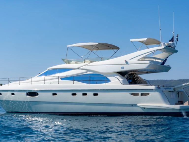 Pronájem lodi Ornós lákavé ceny Ferretti 590