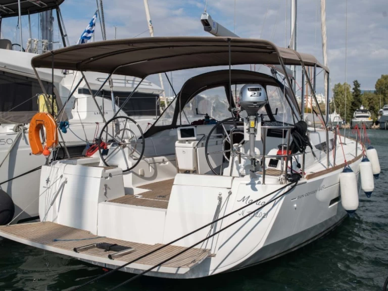 Pronajmout si Jeanneau Sun Odyssey 449 v Alimos