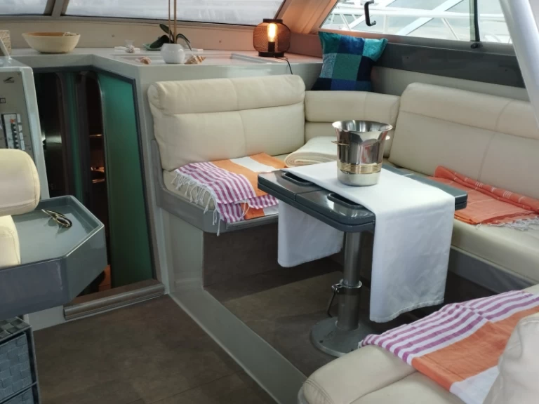 Pronajmout si Ferretti 34 v Cannes