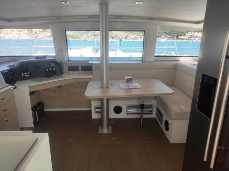 Pronájem Katamarán Bali s licencí