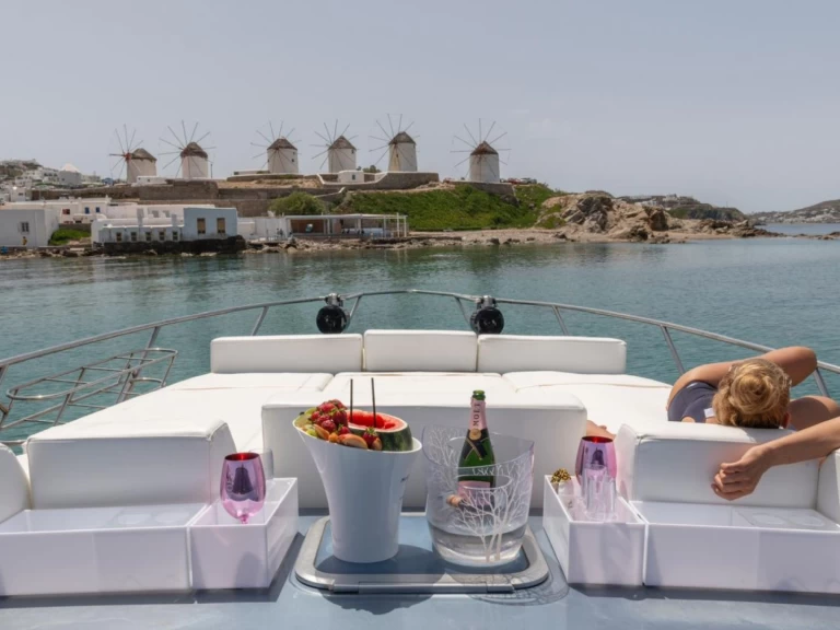 Pronájem lodi Cranchi Mediterranee 44 v Ornós na Samboatu