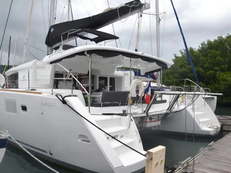 Pronajmout Katamarán se skipperem či ne Lagoon v Le Marin