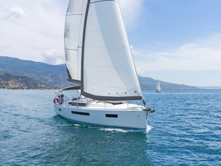 Pronajmout si Jeanneau Sun Odyssey 490 v Lefkáda