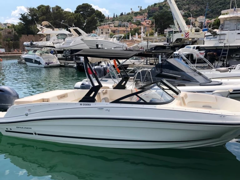 Pronajmout Motorová loď se skipperem či ne Bayliner v Cannes