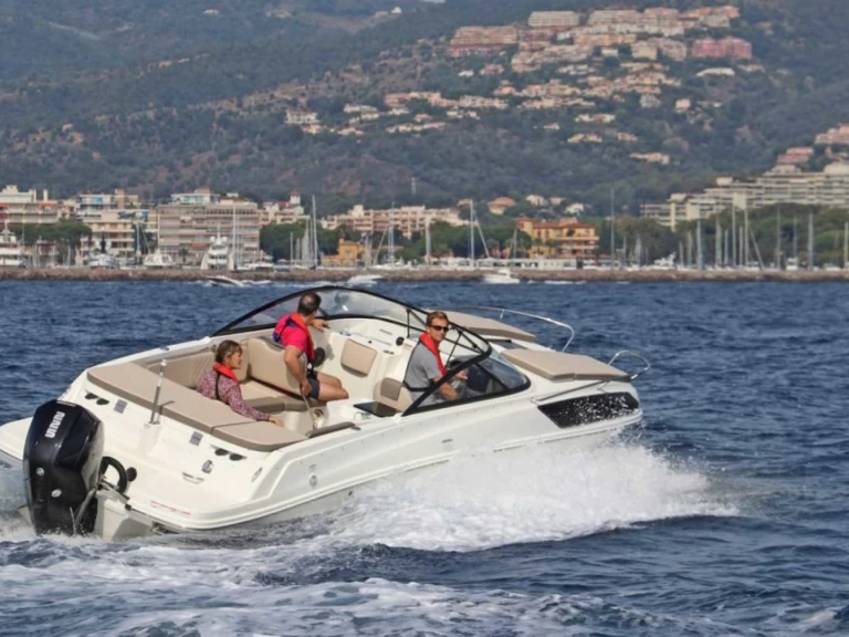 Pronájem Motorová loď Bayliner s licencí