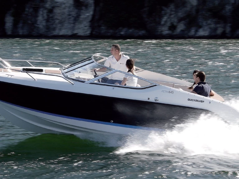 Pronajmout Motorová loď se skipperem či ne Quicksilver v Marseille