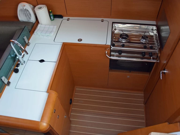 Pronájem Plachetnice Jeanneau s licencí