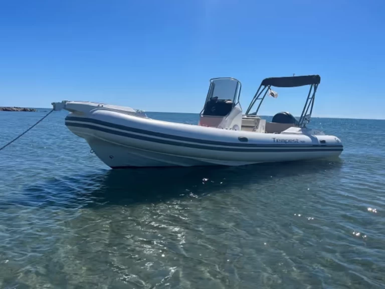 Polotuhá loď k pronájmu v Lège-Cap-Ferret za nejlepší cenu