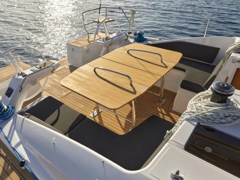 Pronajmout si Elan Impression 45 v Šibenik 